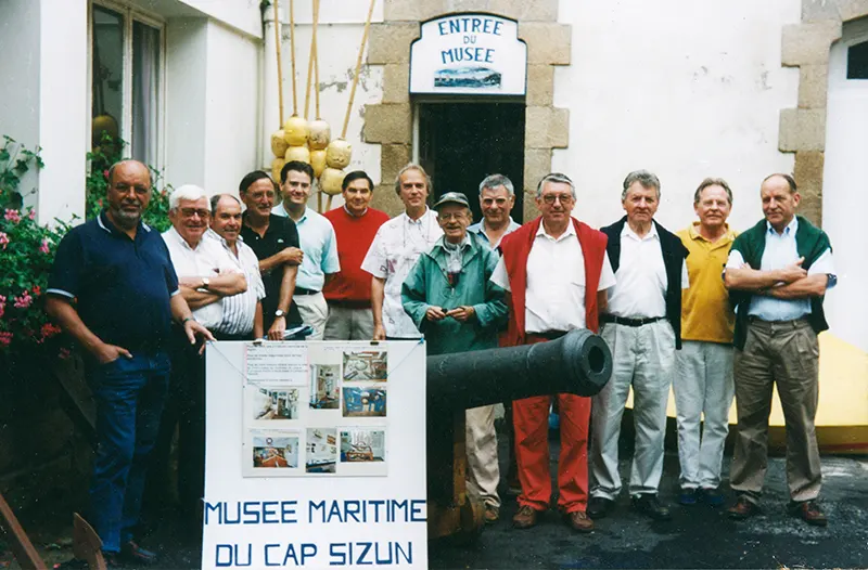 l'équipe du musée maritime d'Audierne en 2001.